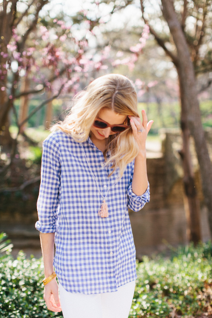 dallas blogger, j. crew, white skinny jeans, gingham, preppy, tassel necklace