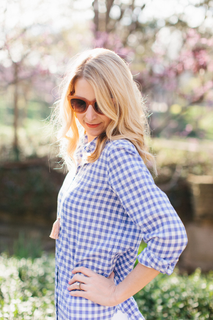 dallas blogger, j. crew, white skinny jeans, loft, gingham, preppy, tassel necklace